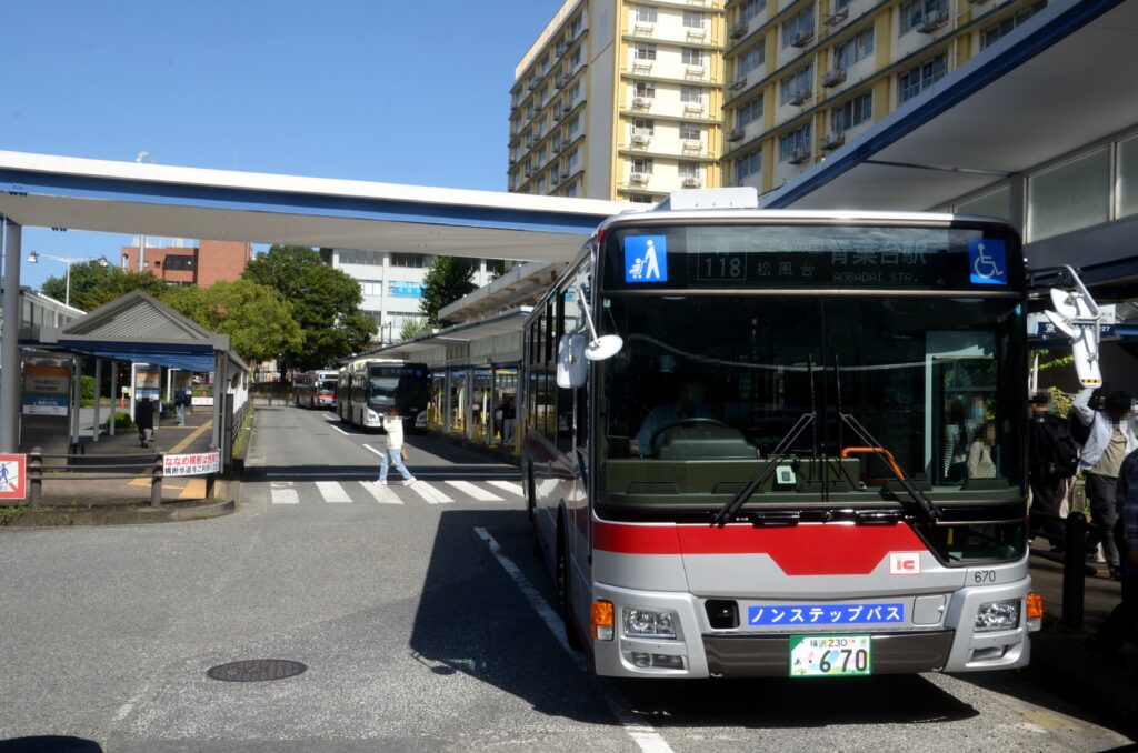 2026年10月8日　青葉台駅にて