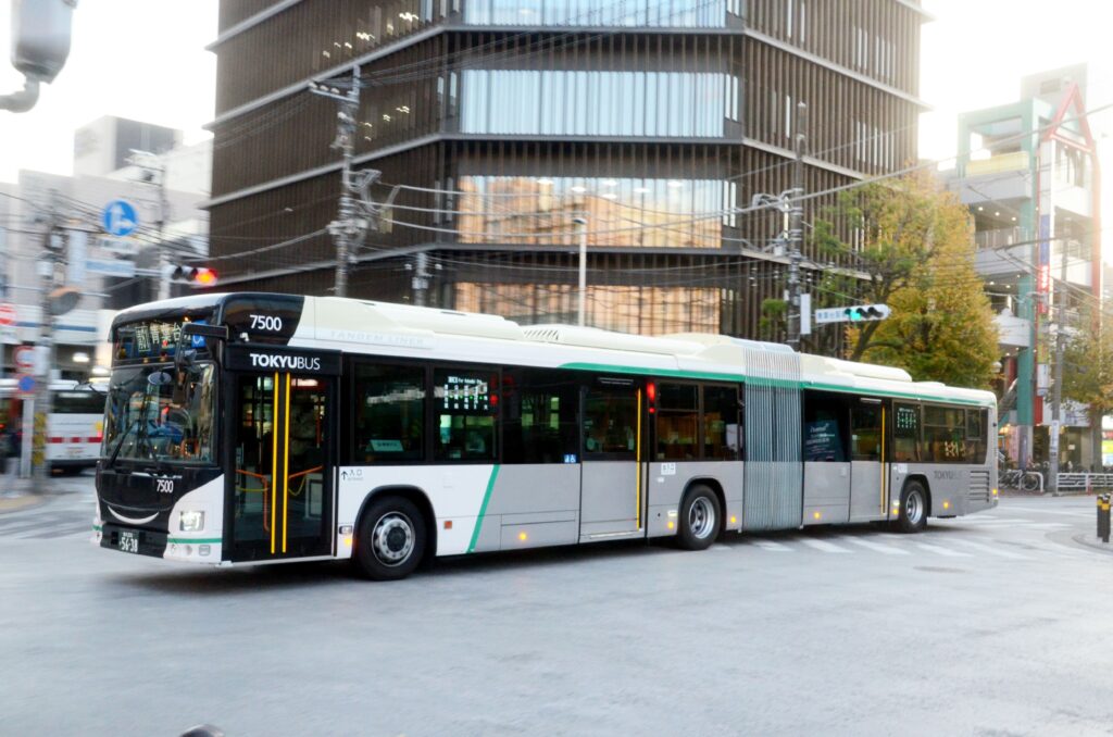 2025年11月20日　青葉台駅にて